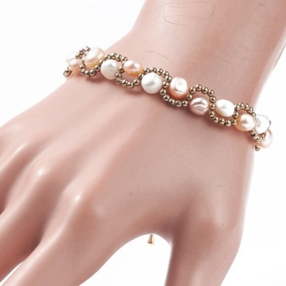 NWOT Natural Peach puff Pearl & Seed bead Beaded Bracelet, handmade - Picture 3 of 5